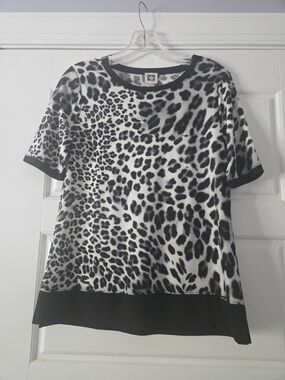 Anne Klein Black & White Leopard Short Sleeve Tee